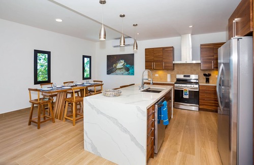 Lighthouse Estates Casa | Modern luxury with stunning Views at West Bay Breeze