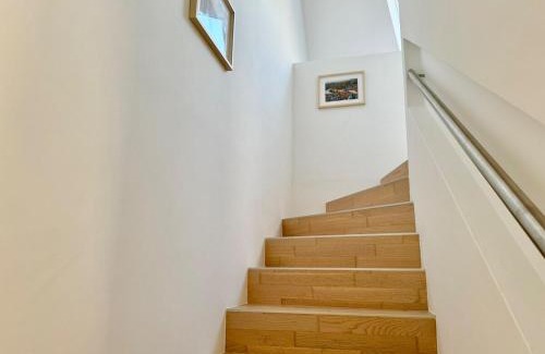 Grinzing Apartamento | Modern Maisonette with Garden & Free Parking
