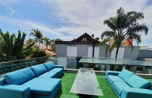 Jurere Internacional Casa | Modern Mansion of High Standard on Av. Whelks