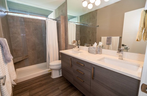 Billings Casa | Modern Masterpiece - Airport/Downtown/Hospitals