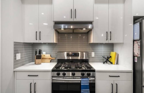 Crescent Heights Casa | Modern Mediterranean 4BR near Downtown w/ Cable