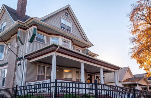 Bloomington Casa | Modern Meets Vintage! Sleeps 12-14! Game Room, Patio, FUN!