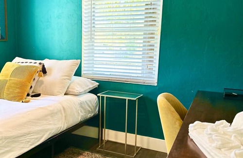 North Miami Cabaña | Modern Miami Cottage - 12 mins from the Beach