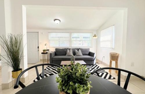 Miami Shores Casa | Modern Miami Family Cottage Beach 15 min