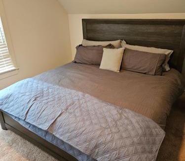 Memphis Casa | Modern Midtown home with 3 king beds