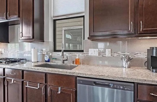 Midtown Casa | Modern Midtown Retreat 3B– Walk to Museums, Downtown & More!