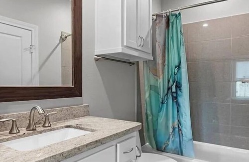 Midtown Casa | Modern Midtown Retreat 3B– Walk to Museums, Downtown & More!