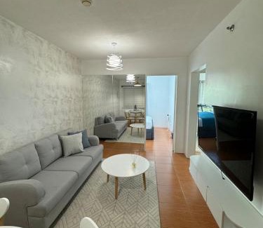 Moonwalk Apartamento | Modern Minimalist Luxe Retreat 2 Bedroom with parking