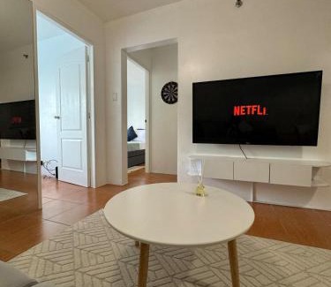 Moonwalk Apartamento | Modern Minimalist Luxe Retreat 2 Bedroom with parking