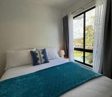 Moonwalk Apartamento | Modern Minimalist Luxe Retreat 2 Bedroom with parking