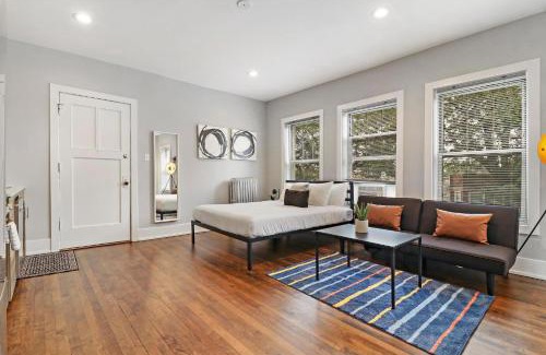 Chicago Apartamento | Modern Minimalist Studio Apt in Portage Park - Pensacola 3W