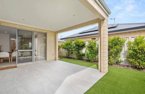 Willetton Casa | Modern Minimalistic Home 3BR