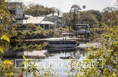 Tarpon Springs Casa | MODERN - Mins to Beach - Walk to Downtown - Free parking