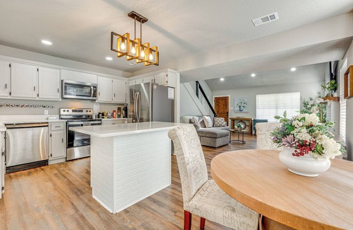 Saint Elmo Casa | Modern Mobile Home w/ Deck & Fully Fenced Yard!