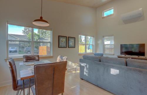 Larkspur Casa | Modern Mod Pod with Private Yard
