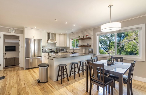 Yosemite Forks Casa | Modern Mountain home close to Yosemite S. entrance & Bass Lake.