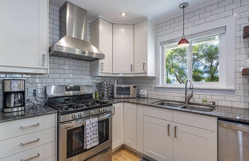Yosemite Forks Casa | Modern Mountain home close to Yosemite S. entrance & Bass Lake.