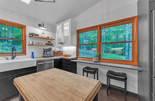 Old Timberline Casa | Modern Mountain Retreat Near Dolly Sods & Skiing 3 Bedroom Home