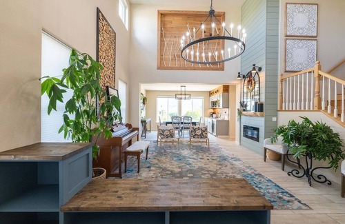 Northwest Reno Casa | Modern Mountain RetreatnnLocated in highly desirable area in Northwest Reno.