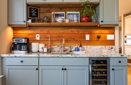 Northwest Reno Casa | Modern Mountain RetreatnnLocated in highly desirable area in Northwest Reno.