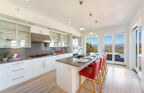 Healdsburg Casa | Modern Mountain Top Retreat