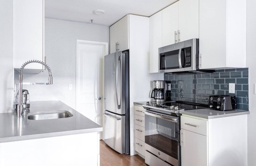 Old Mountain View Apartamento | Modern Mountain View 2BR w/ Gym, Spa, Parking, near Dining, by Blueground