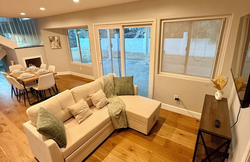 Canyon Country Casa | Modern Mountain Vie Retreat Sleeps 12 Sunset View & Fireplace