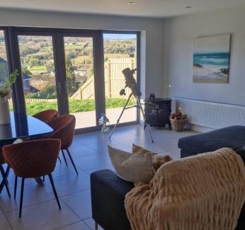 Newry Casa | Modern Mountain View near the beach!