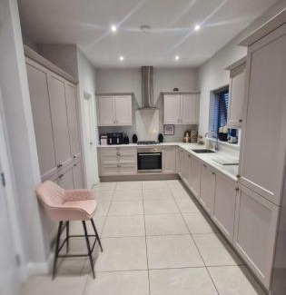 Newry Casa | Modern Mountain View near the beach!