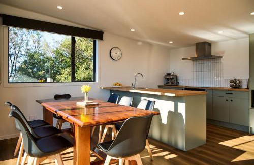 Kaikoura Casa | Modern Mountain Views Sunny
