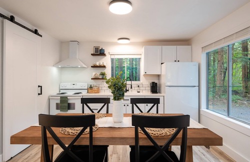 Peaceful Valley Cabina | Modern Mt. Baker Cabin With NEW Private Hot Tub