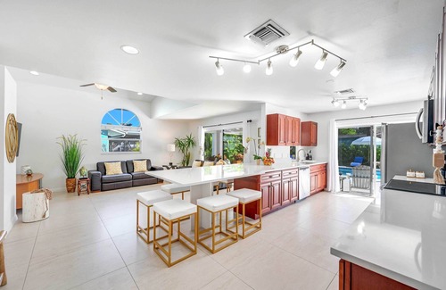 Palm River Estates Casa | Modern Naples Oasis w/ Saltwater Pool & Jacuzzi!