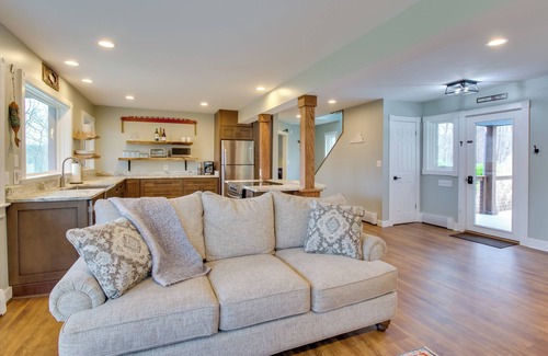 Nellysford Cabaña | Modern Nellysford Getaway on 40 Private Acres!
