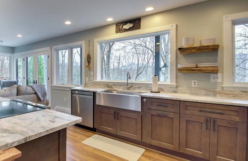 Nellysford Cabaña | Modern Nellysford Getaway on 40 Private Acres!