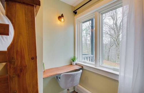 Nellysford Cabaña | Modern Nellysford Getaway on 40 Private Acres!