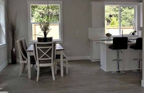 Marylhurst Casa | Moderno, nuevo y cerca del lago.