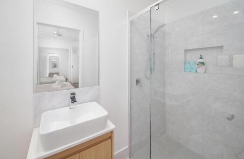 Kuraby Casa | Modern New-Build Cozy Home Studio with Free Parking