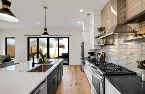 Charlotte Casa | Modern! New! Built! Duplex! For Families! In Clt! 3 Bedroom Duplex by Redawning