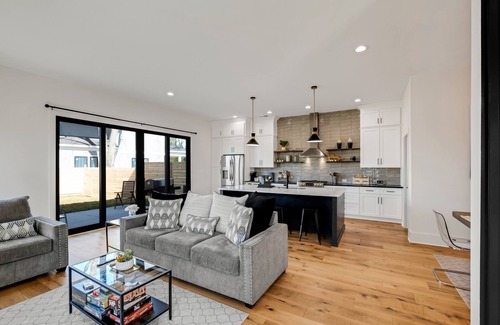 Charlotte Casa | Modern! New! Built! Duplex! For Families! In Clt! 3 Bedroom Duplex by Redawning