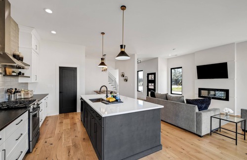 Charlotte Casa | Modern! New! Built! Duplex! For Families! In Clt! 3 Bedroom Duplex by Redawning
