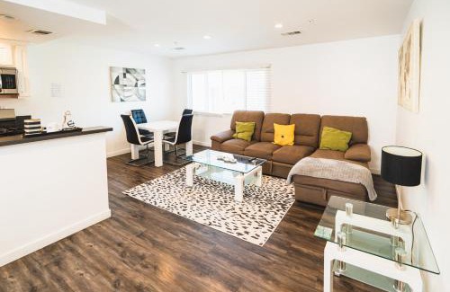 Wilshire Apartamento | Modern New Close to Downtown LA 1 Bedroom with Parking