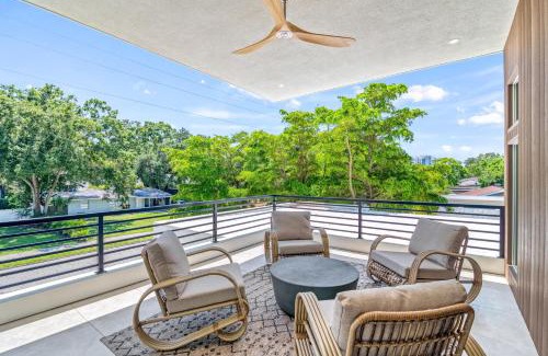Arlington Park Casa | Modern New Home - Private Pool, Spa, Rooftop Deck, Game Room, & More!