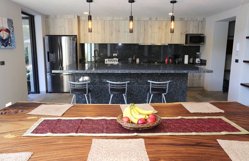 Avándaro Casa | Modern New Luxury Private Villa for Family Fun - Pool, Jacuzzi, King Beds, Patio