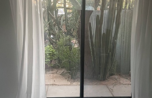 F. Q. Story Apartamento | Modern, newly built detached guest house in historic CenPho, bordering DT PHX