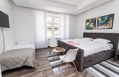 Old Town Apartamento | Modern Newly Refurbished Studio! Main Street