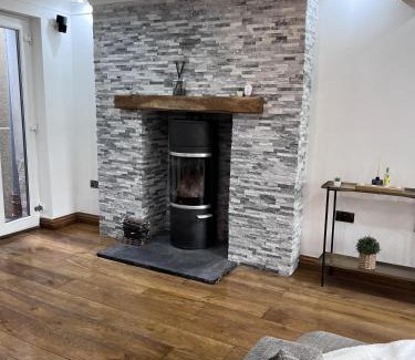 Waunlwyd Casa | Modern Newly Renovated 3 Story House in Ebbw Vale