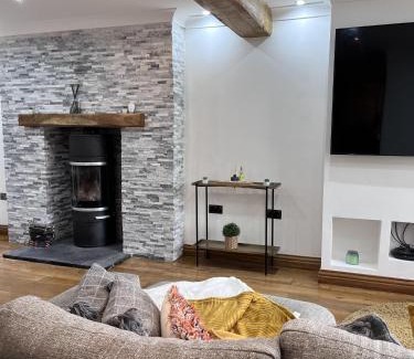 Waunlwyd Casa | Modern Newly Renovated 3 Story House in Ebbw Vale