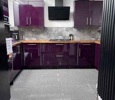 Waunlwyd Casa | Modern Newly Renovated 3 Story House in Ebbw Vale