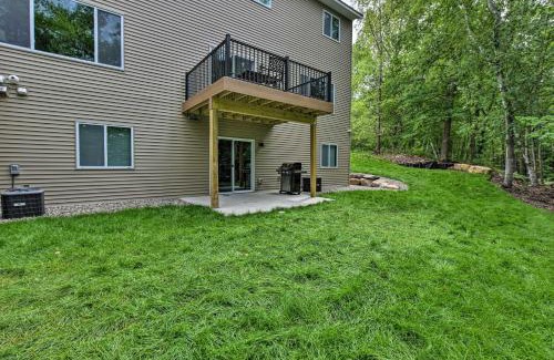 Lake Shore Casa | Modern Nisswa Escape with Deck Walk to Gull Lake!