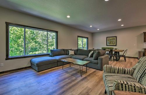 Lake Shore Casa | Modern Nisswa Escape with Deck Walk to Gull Lake!